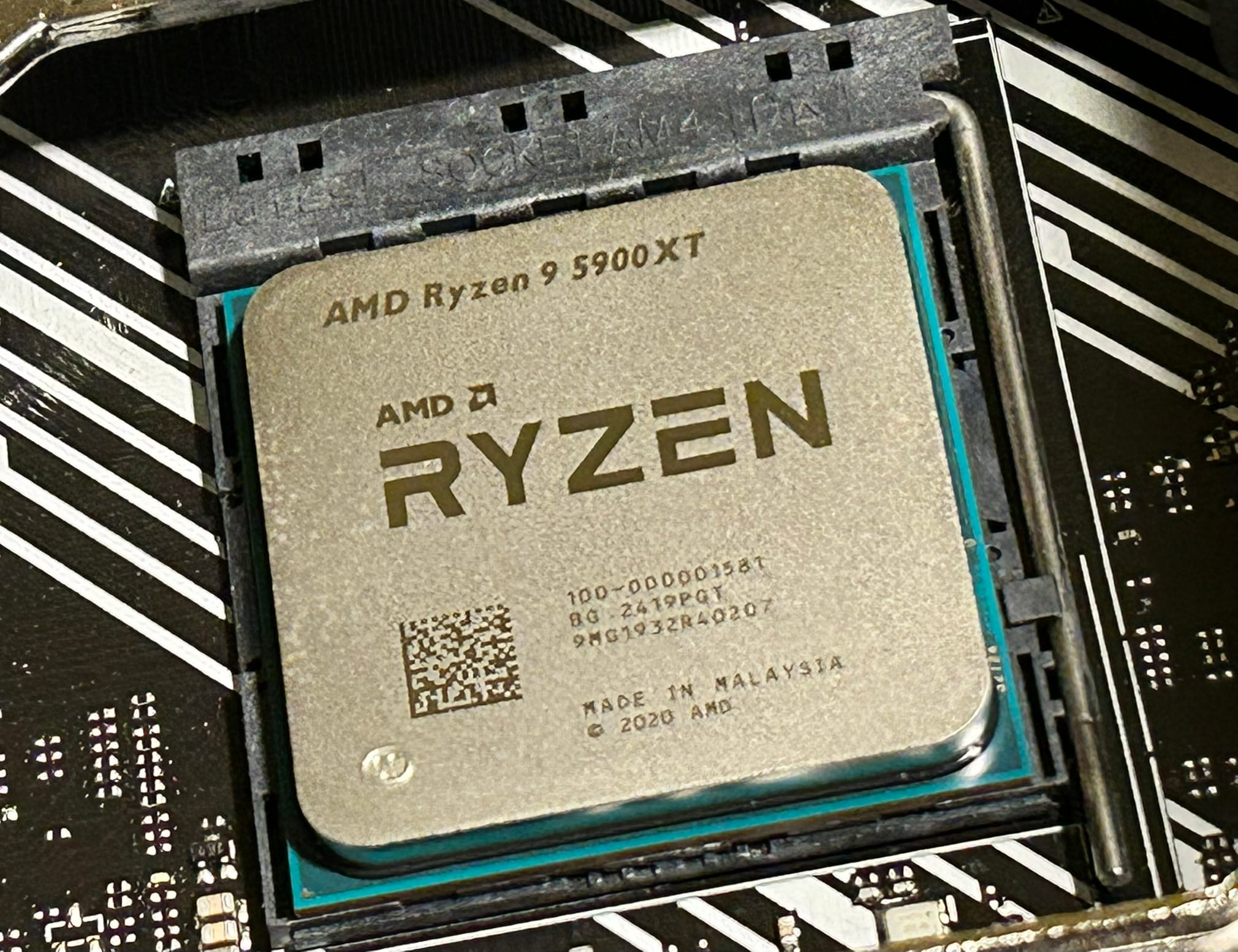Ryzen 9 5900XT Ryzen 9 5900XT